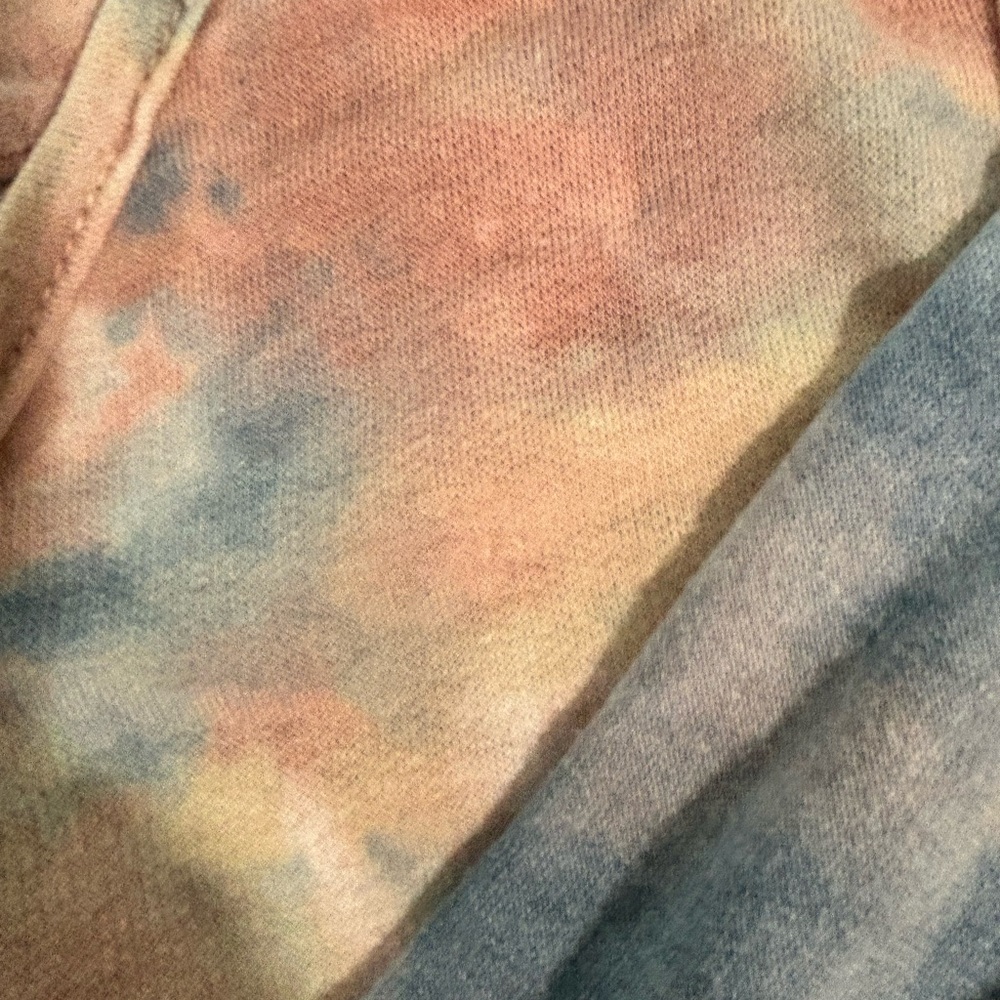 ππ Long sleeve criss-cross top in Tye-Dye print. Size small - Picture 4 of 4